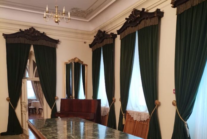 palatul ruginoasa