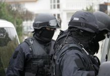 Percheziții făcute de polițiștii din Târgu Neamț: bănuiți de furt calificat, reținuți