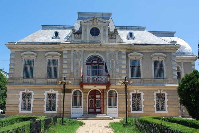 1280px-Muzeul_de_Istorie_Roman