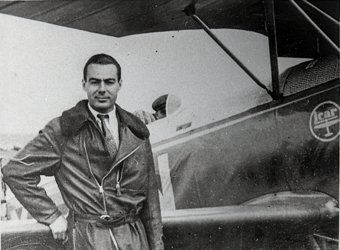 Constantin Bâzu Cantacuzino lângă avionul Icar, la Băneasa în anul 1936. Sursa foto. MNIR