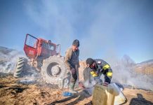 Un bărbat de 56 de ani a suferit arsuri după ce a dat foc la resturile vegetale din gospodărie.