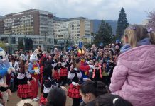 Sute de copii la Caravana Iepurașului în Parcul Central din Piatra-Neamț