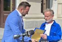 Doi regizori de referință au numele gravate în fața Teatrul Tineretului