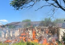Patru ore de luptă cu flăcările la un incendiu produs la mai multe gospodării din comuna Ștefan cel Mare