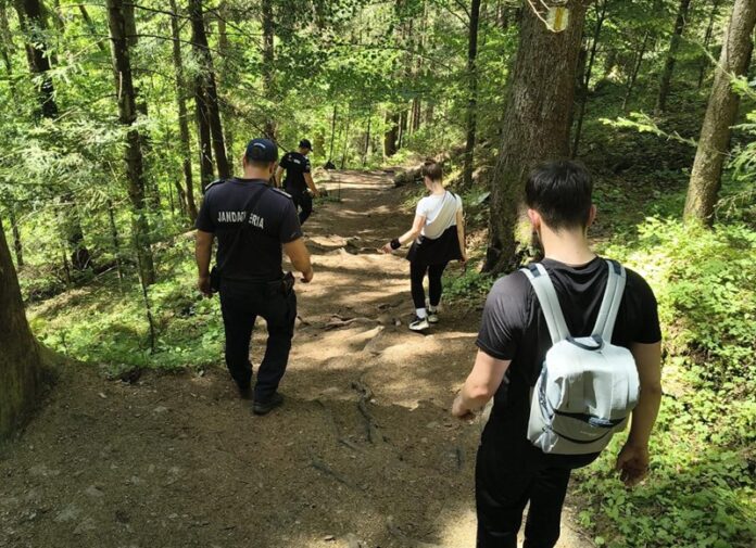 jandarmi cu turisti