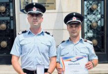Doi pompieri care au salvat un băiețel și o femeie – recompensați de MAI