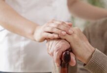 O nouă șansă la demnitate: aproape 5 milioane de lei pentru îngrijirea la domiciliu a vârstnicilor din Piatra-Neamț