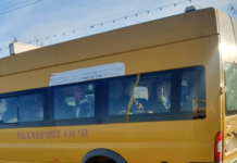 37 de copii într-un microbuz de 19 locuri la Poiana Teiului, șoferul – amendat cu 8.000 de lei