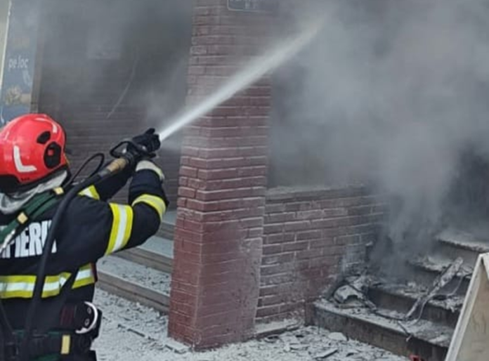 incendiu magazin Roman
